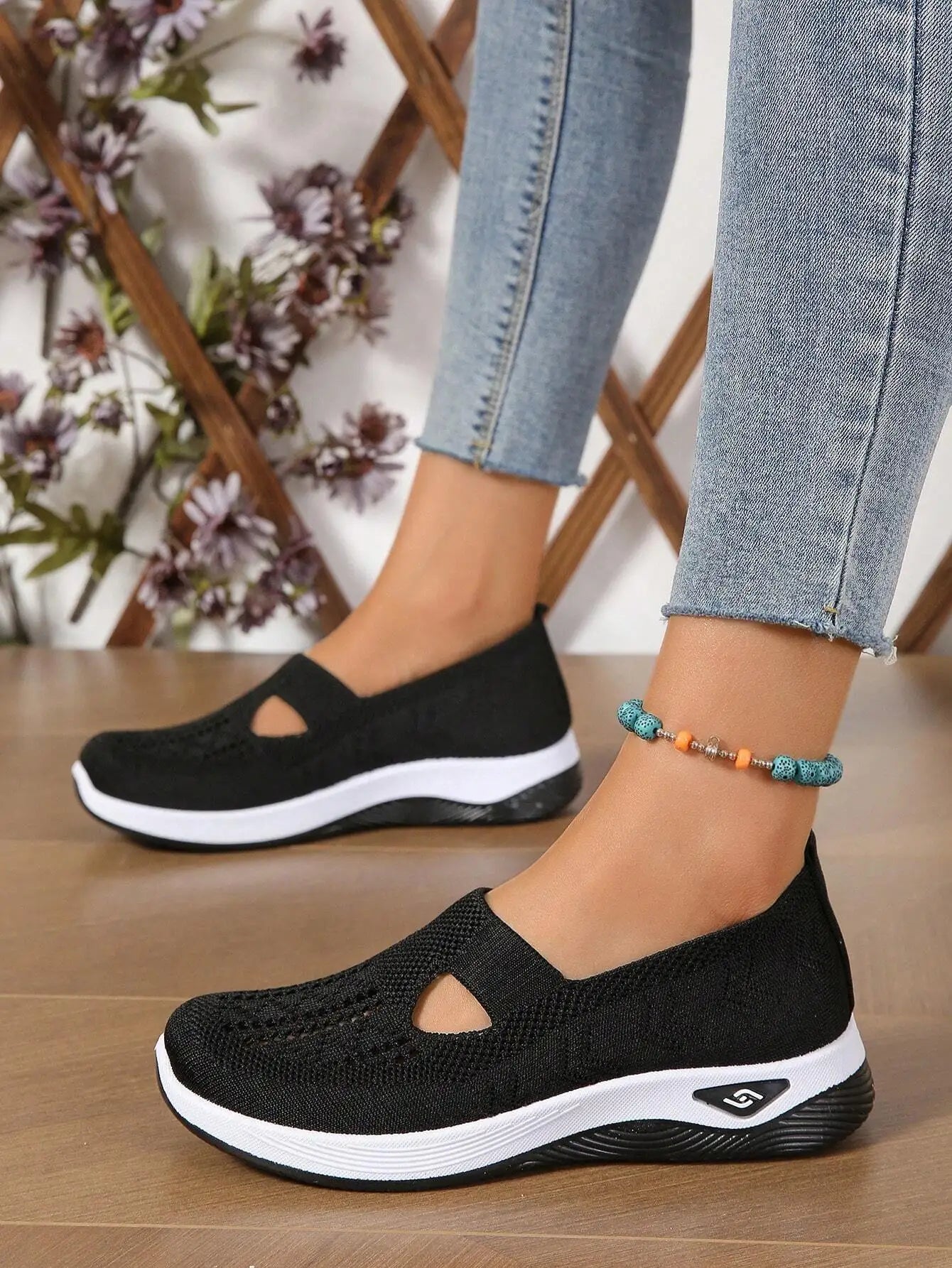 Women’s Solid Color Breathable Sneakers – Low-Top Casual Shoes