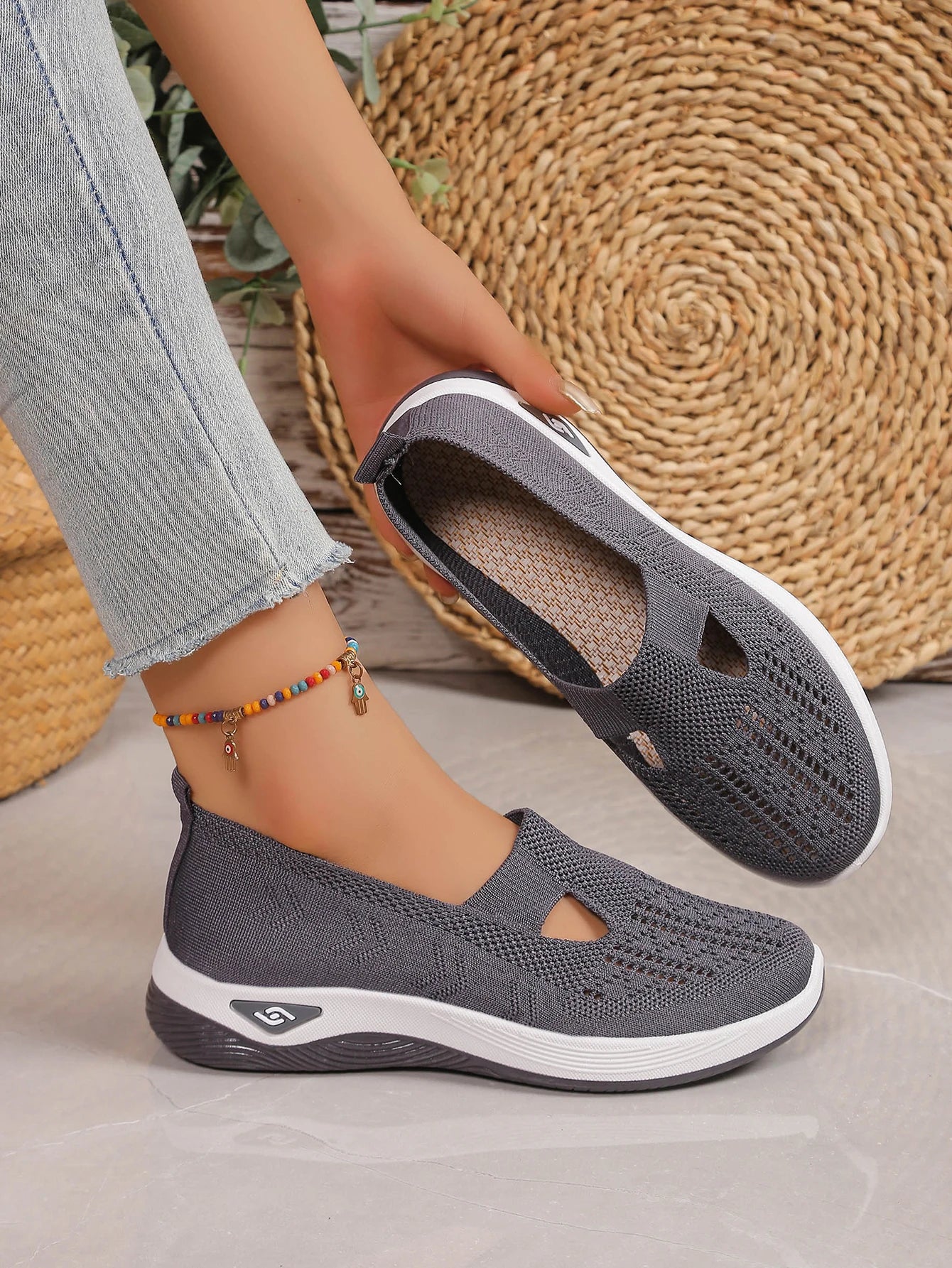 Women’s Solid Color Breathable Sneakers – Low-Top Casual Shoes