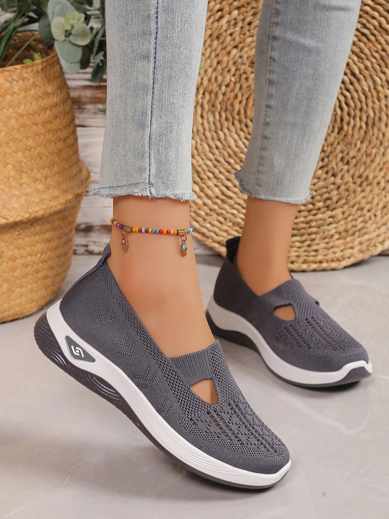 Women’s Solid Color Breathable Sneakers – Low-Top Casual Shoes