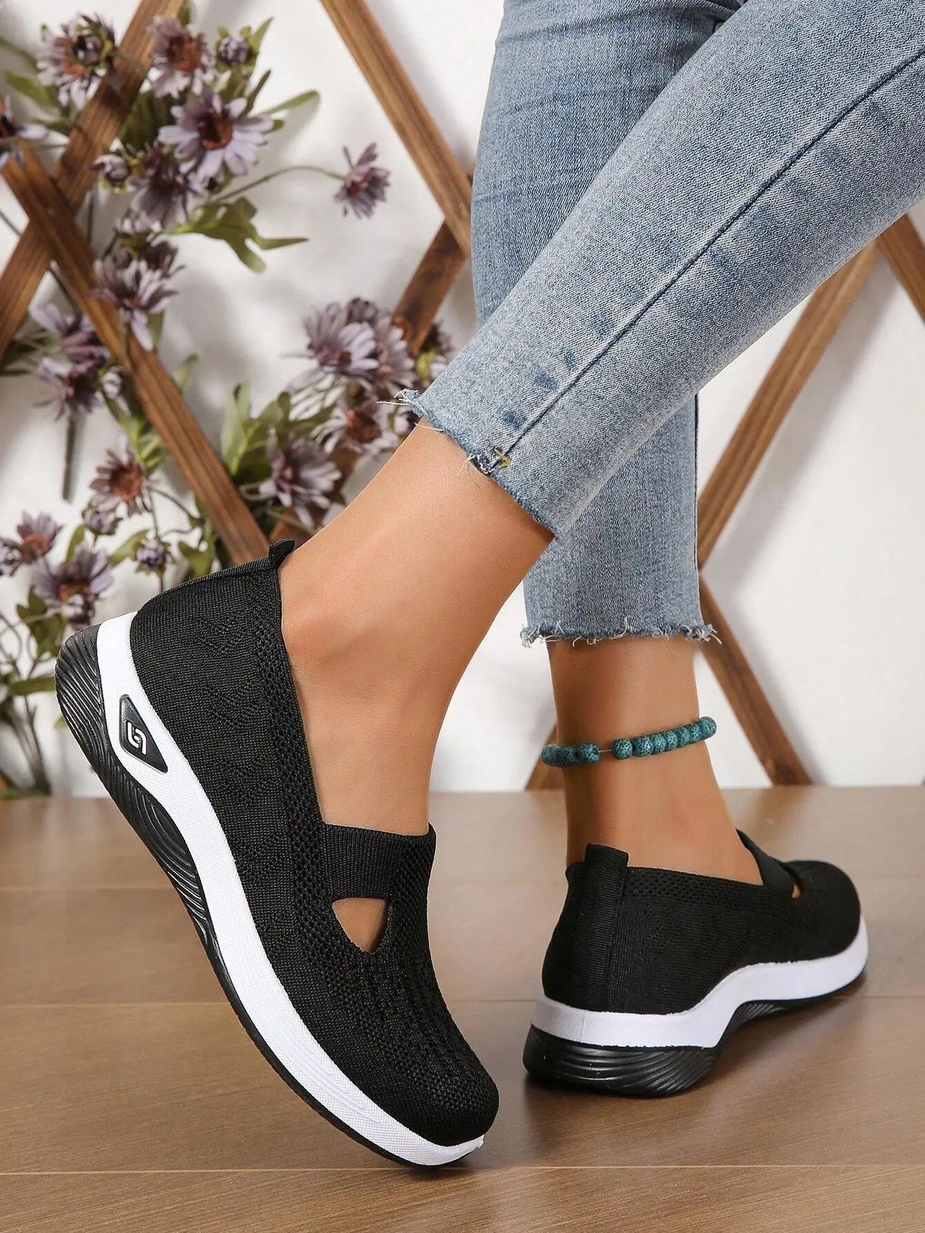 Women’s Solid Color Breathable Sneakers – Low-Top Casual Shoes