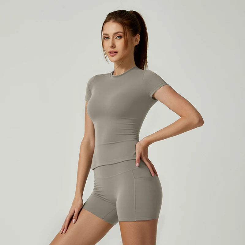 Women’s Seamless Yoga Set – Short Sleeve Crop Top & High-Waist Gym Shorts