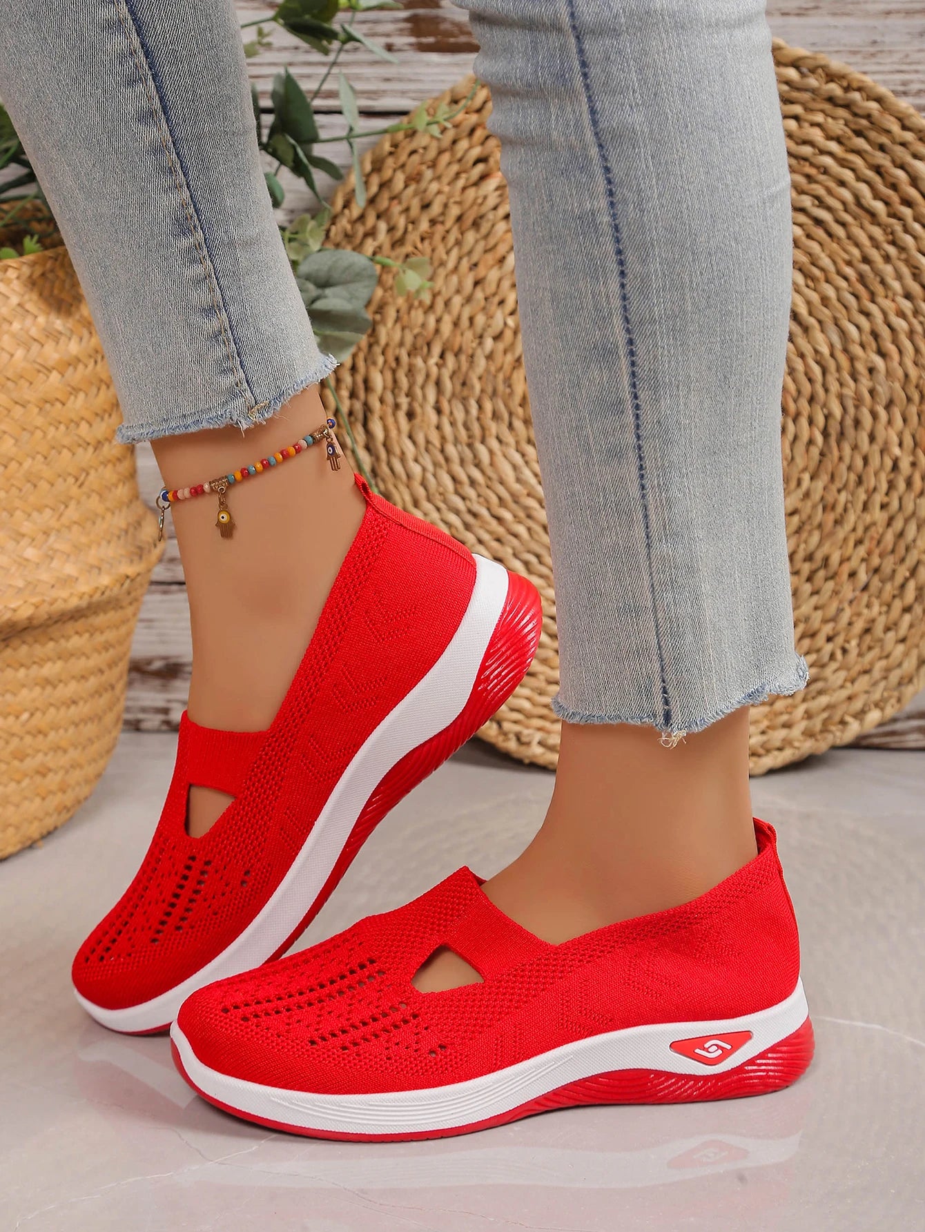 Women’s Solid Color Breathable Sneakers – Low-Top Casual Shoes